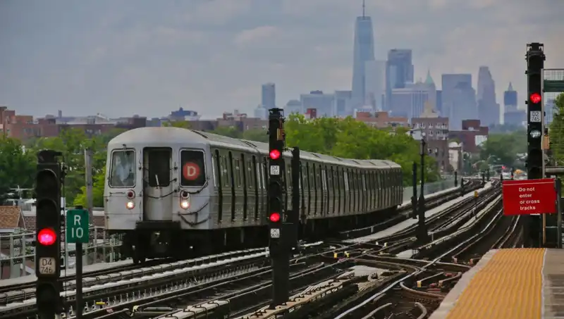 Metro Sörfü Sırasında Yaşanan Trajik Kaza: 15 Yaşındaki Çocuk Hayatını Kaybetti