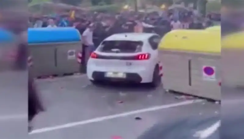 Aracın Taraftarların Arasına Dalması: 13 Kişi Yaralandı